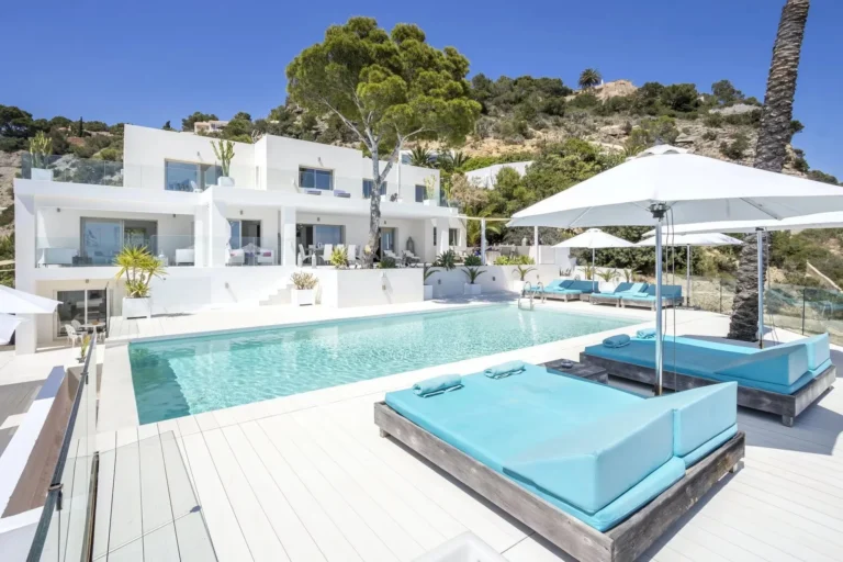 Common Luxury Villa Booking Mistakes: An Editorial Safety Guide